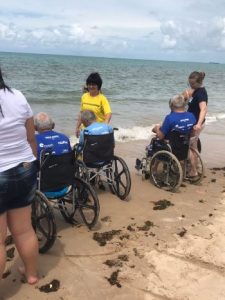 idosos-realizam-atividades-fisicas-e-de-lazer-na-praia-da-pajucara-cesmac-7