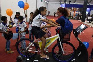 Ecobike- chama- a- atenção- do- público- da- 70ª- SBPC- no- estande- do -CESMAC- (6)
