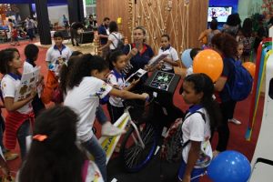 Ecobike- chama- a- atenção- do- público- da- 70ª- SBPC- no- estande- do -CESMAC- (6)