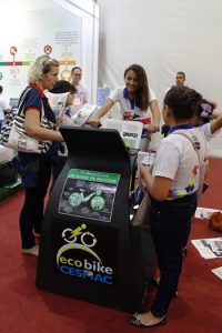 Ecobike- chama- a- atenção- do- público- da- 70ª- SBPC- no- estande- do -CESMAC- (6)
