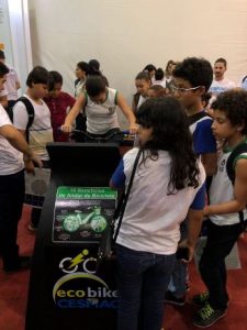 Ecobike- chama- a- atenção- do- público- da- 70ª- SBPC- no- estande- do -CESMAC- (6)