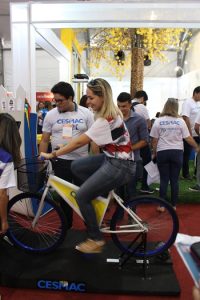 Ecobike- chama- a- atenção- do- público- da- 70ª- SBPC- no- estande- do -CESMAC- (6)