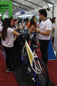 Ecobike- chama- a- atenção- do- público- da- 70ª- SBPC- no- estande- do -CESMAC- (6)