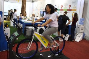 Ecobike- chama- a- atenção- do- público- da- 70ª- SBPC- no- estande- do -CESMAC- (6)