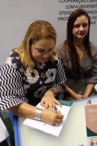 Estande- do- Cesmac- na- SBPC- foi -palco- para- o- relançamento- de- livros- (19)
