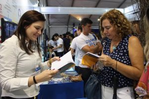 Estande- do- Cesmac- na- SBPC- foi -palco- para- o- relançamento- de- livros- (19)