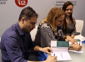 Estande- do- Cesmac- na- SBPC- foi -palco- para- o- relançamento- de- livros- (19)