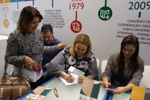 Estande- do- Cesmac- na- SBPC- foi -palco- para- o- relançamento- de- livros- (19)