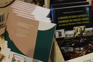 Estande- do- Cesmac- na- SBPC- foi -palco- para- o- relançamento- de- livros- (19)