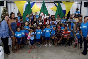 Clima- de- Natal- toma- conta- do- CESMAC-Projeto-crescer (108)
