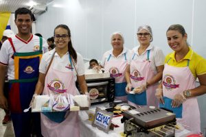 Clima- de- Natal- toma- conta- do- CESMAC-Projeto-crescer (108)
