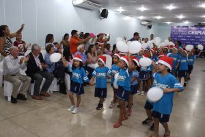 Clima- de- Natal- toma- conta- do- CESMAC-Projeto-crescer (108)