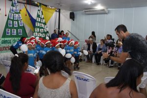 Clima- de- Natal- toma- conta- do- CESMAC-Projeto-crescer (108)