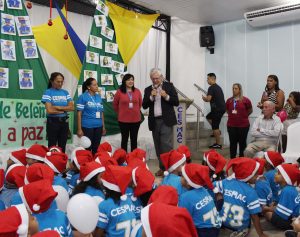 Clima- de- Natal- toma- conta- do- CESMAC-Projeto-crescer (108)