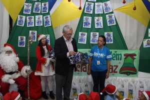 Clima- de- Natal- toma- conta- do- CESMAC-Projeto-crescer (108)