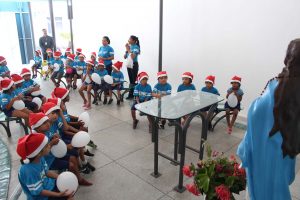 Clima- de- Natal- toma- conta- do- CESMAC-Projeto-crescer (108)