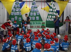 Clima- de- Natal- toma- conta- do- CESMAC-Projeto-crescer (108)