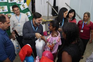 Clima- de- Natal- toma- conta- do- CESMAC-Projeto-crescer (108)