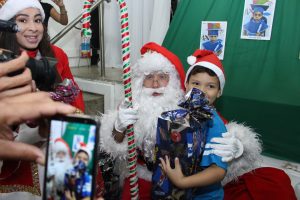 Clima- de- Natal- toma- conta- do- CESMAC-Projeto-crescer (108)