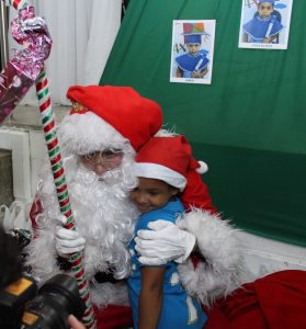 Clima- de- Natal- toma- conta- do- CESMAC-Projeto-crescer (108)
