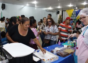 Clima- de- Natal- toma- conta- do- CESMAC-Projeto-crescer (108)
