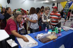 Clima- de- Natal- toma- conta- do- CESMAC-Projeto-crescer (108)