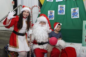 Clima- de- Natal- toma- conta- do- CESMAC-Projeto-crescer (108)