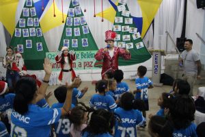 Clima- de- Natal- toma- conta- do- CESMAC-Projeto-crescer (108)