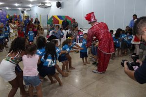 Clima- de- Natal- toma- conta- do- CESMAC-Projeto-crescer (108)