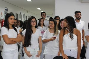 Alunos- do- primeiro- período- do curso de- Odontologia- participam- de-aula- prática (2)