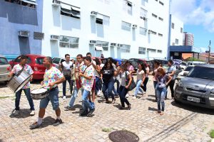 CESMAC- no- clima- de- Carnaval- faz- chamada- para- o- Bloco- Hoje- Eu -Tiro- 10-(27)