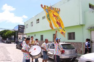 CESMAC- no- clima- de- Carnaval- faz- chamada- para- o- Bloco- Hoje- Eu -Tiro- 10-(27)
