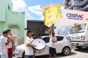 CESMAC- no- clima- de- Carnaval- faz- chamada- para- o- Bloco- Hoje- Eu -Tiro- 10-(27)