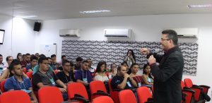 Série- de -minicursos- marcou- a -tarde -e noite- de- atividades- ontem, 30, no- Simpósio -Internacional- das- Engenharias, Arquitetura- e- Sistemas- de -Informação- (60)