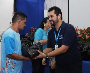 CESMAC- faz -entrega -das- arrecadações- feitas- no- Simpósio- Internacional- das- Engenharias, Arquitetura- e -Sistemas- de -Informação- (55)