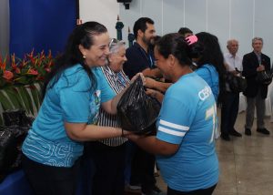 CESMAC- faz -entrega -das- arrecadações- feitas- no- Simpósio- Internacional- das- Engenharias, Arquitetura- e -Sistemas- de -Informação- (55)