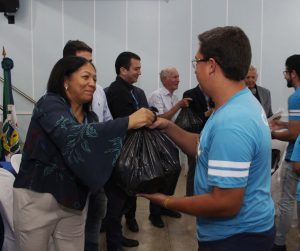 CESMAC- faz -entrega -das- arrecadações- feitas- no- Simpósio- Internacional- das- Engenharias, Arquitetura- e -Sistemas- de -Informação- (55)