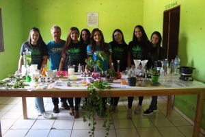 Professores- e- alunos- do- curso- de -Farmácia -do -CESMAC -realizam- ação -extensionista- em- Comunidade- Quilombolas -de -Água Branca- (34)