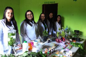 Professores- e- alunos- do- curso- de -Farmácia -do -CESMAC -realizam- ação -extensionista- em- Comunidade- Quilombolas -de -Água Branca- (34)