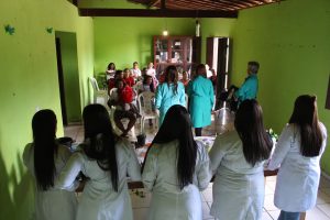 Professores- e- alunos- do- curso- de -Farmácia -do -CESMAC -realizam- ação -extensionista- em- Comunidade- Quilombolas -de -Água Branca- (34)