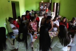 Professores- e- alunos- do- curso- de -Farmácia -do -CESMAC -realizam- ação -extensionista- em- Comunidade- Quilombolas -de -Água Branca- (34)