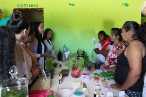Professores- e- alunos- do- curso- de -Farmácia -do -CESMAC -realizam- ação -extensionista- em- Comunidade- Quilombolas -de -Água Branca- (34)