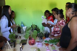 Professores- e- alunos- do- curso- de -Farmácia -do -CESMAC -realizam- ação -extensionista- em- Comunidade- Quilombolas -de -Água Branca- (34)