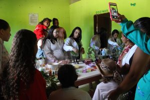 Professores- e- alunos- do- curso- de -Farmácia -do -CESMAC -realizam- ação -extensionista- em- Comunidade- Quilombolas -de -Água Branca- (34)