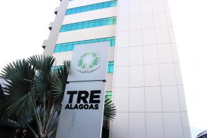Diretoria -da -FEJAL- CESMAC- faz- visita- de- cortesia -ao -presidente- do- TRE- (3)