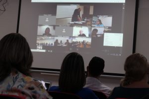 Doutorado em Letras PUCMinas/ CESMAC participa de videoconferência com professor da França