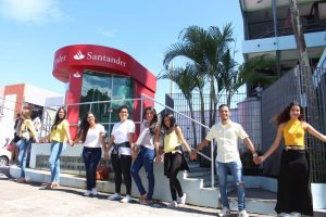 Feira- Cultural- CESMAC- na- Rua- promove- Abraço- Amigo-no -Setembro- Amarelo-(6)