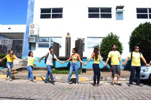 Feira- Cultural- CESMAC- na- Rua- promove- Abraço- Amigo-no -Setembro- Amarelo-(6)