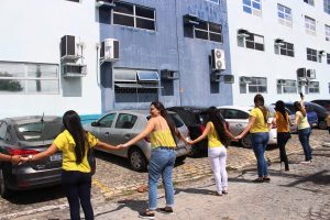 Feira- Cultural- CESMAC- na- Rua- promove- Abraço- Amigo-no -Setembro- Amarelo-(6)