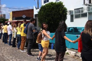 Feira- Cultural- CESMAC- na- Rua- promove- Abraço- Amigo-no -Setembro- Amarelo-(6)
